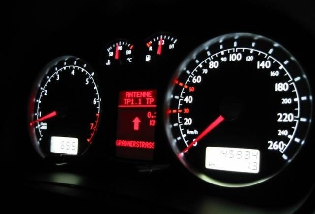 Intelegerea luminilor de avertizare ale masinii dumneavoastra