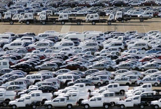 Declinul vanzarilor de vehicule a redus afacerile din comert cu 22%