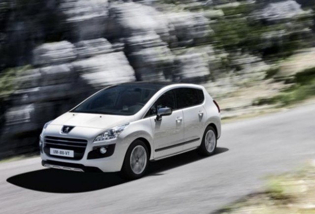 Peugeot 3008 Hybrid4: 200 CP, 500 Nm; consum de 3.8 L/100km