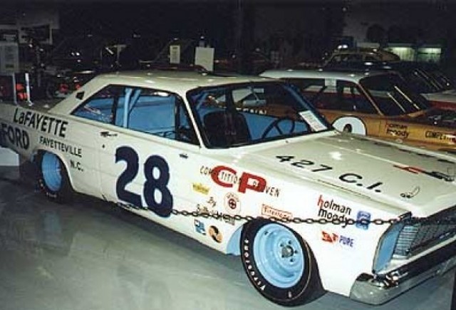 Muzeul celebritatilor curselor de masini din Carolina de Nord