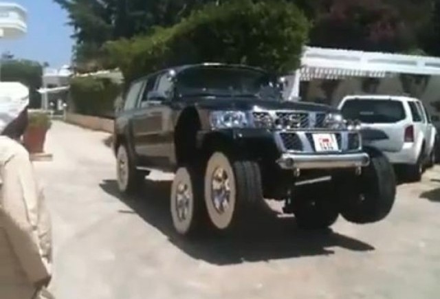 VIDEO: Ce fac seicii din masinile lor - SUV-ul cu 6 roti