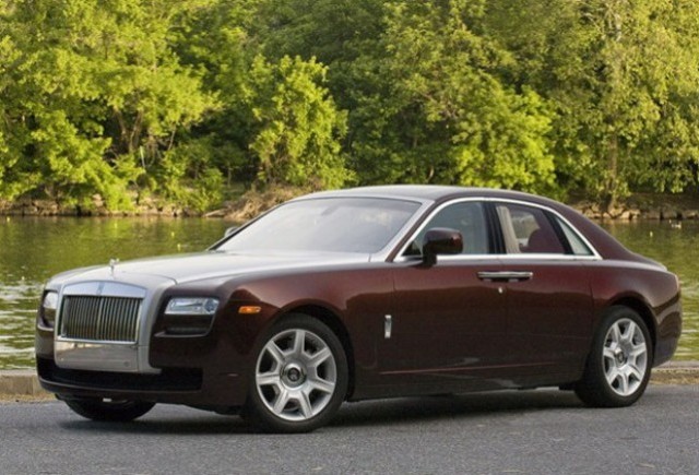 Rolls-Royce ar putea veni cu noi versiuni de Ghost
