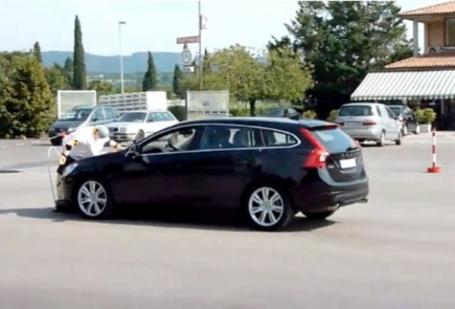 VIDEO: Sistemul Volvo Auto Brake greseste din nou!