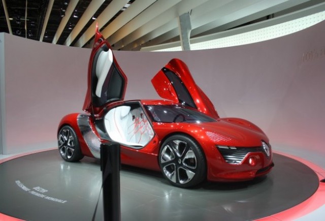 PARIS LIVE: Standul Renault cu cel mai tare concept de la Paris - DeZir