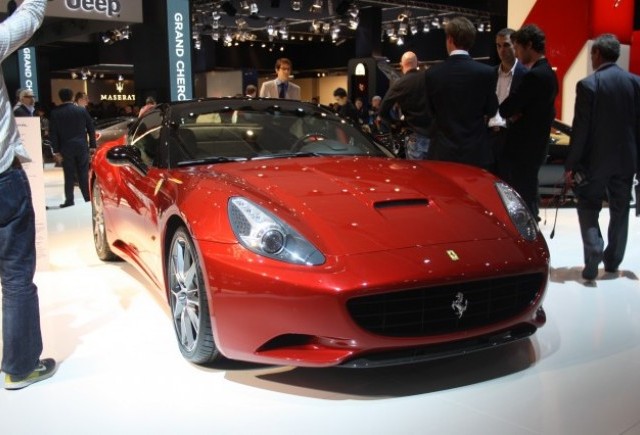 PARIS LIVE: Ferrari si Maserati fac spectacolul mai frumos