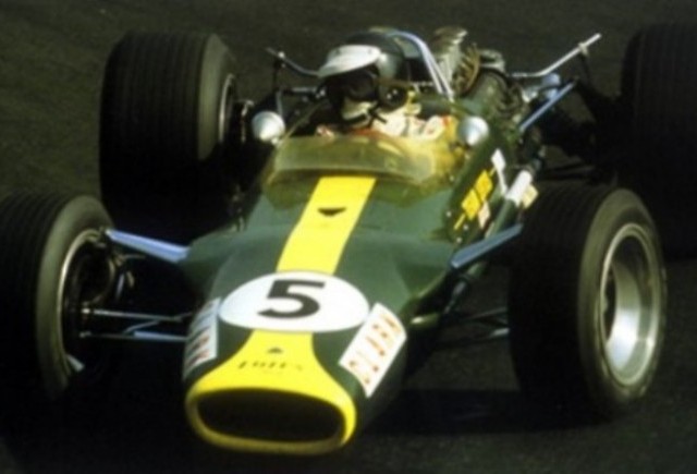 Familia Chapman sprijina Grupul Lotus si Renault