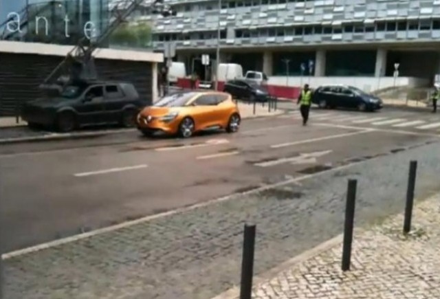 VIDEO: Conceptul Renault R-Space spionat in Lisabona