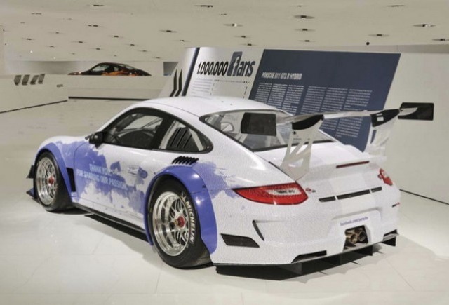 Porsche are 1.000.000 de fani pe Facebook