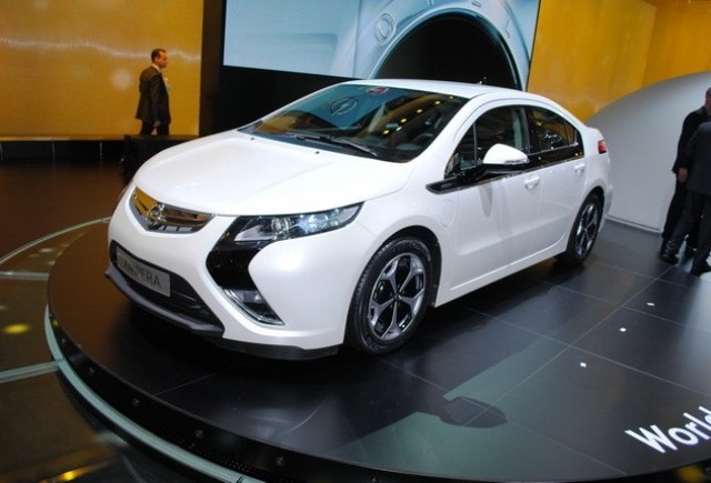 Geneva LIVE: Versiunea de productie Opel Ampera, lansata oficial