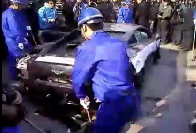 VIDEO: Lamborghini Gallardo distrus de un client nemultumit