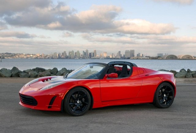 Productia lui Tesla Roadster va inceta in decembrie