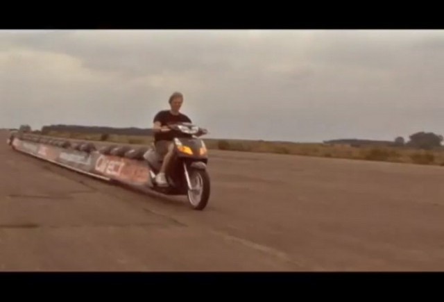VIDEO: Cel mai lung scuter din lume