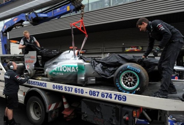 Schumacher: E greu sa pilotezi in trei roti
