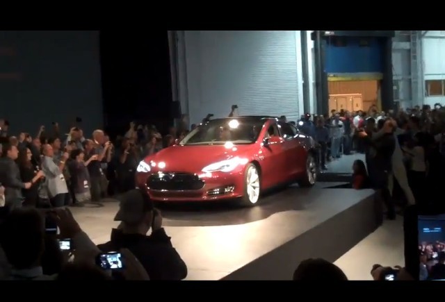 VIDEO: CEO Tesla prezinta versiunea beta a Model S
