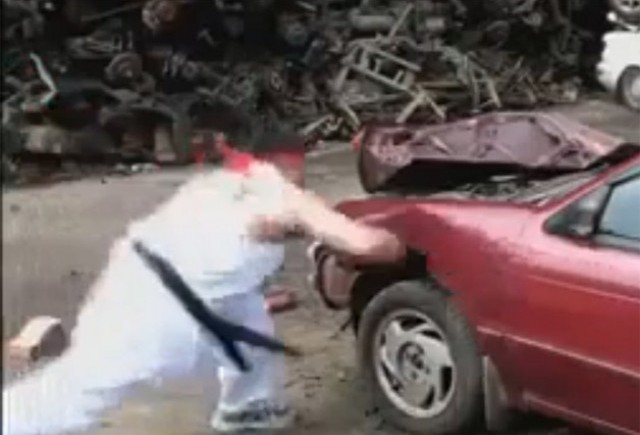 VIDEO: Cum sa iti bati masina