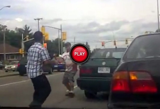 VIDEO: Violenta in trafic - Ne batem si dam mana