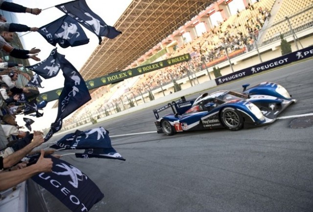 Peugeot castiga campionatul mondial de anduranta 2011
