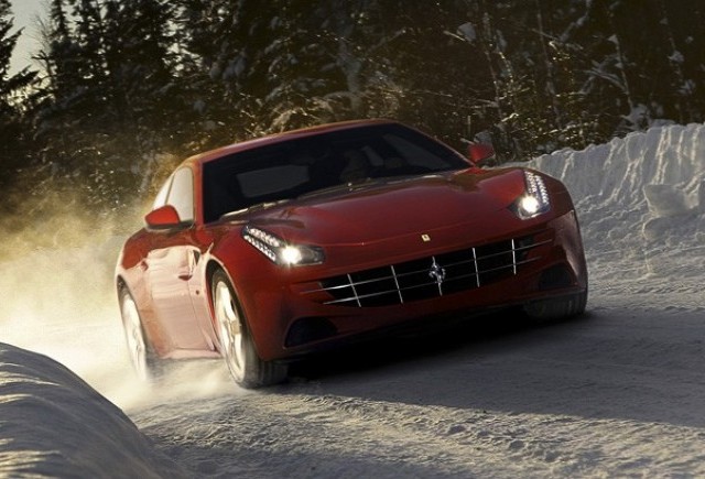 VIDEO: Ferrari FF gonind pe zapada