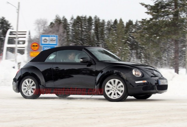 Imagini spion cu Volkswagen Beetle Convertible