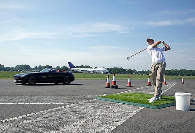 David Coulthard prinde o minge de golf la 290 km/h