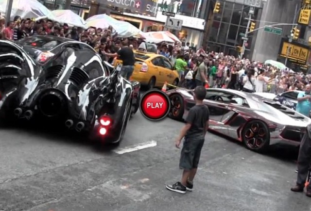 VIDEO: Un Aventador cromat, un Batmobil, dar si un Viper ACR s-au intalnit in New York