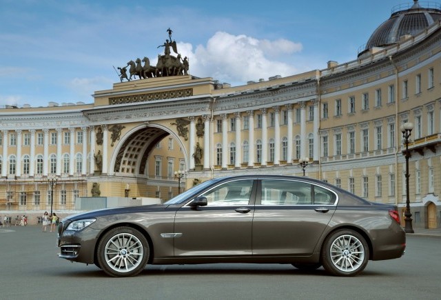 Noul BMW Seria 7 a debutat în România la Cupa de Cristal 2012
