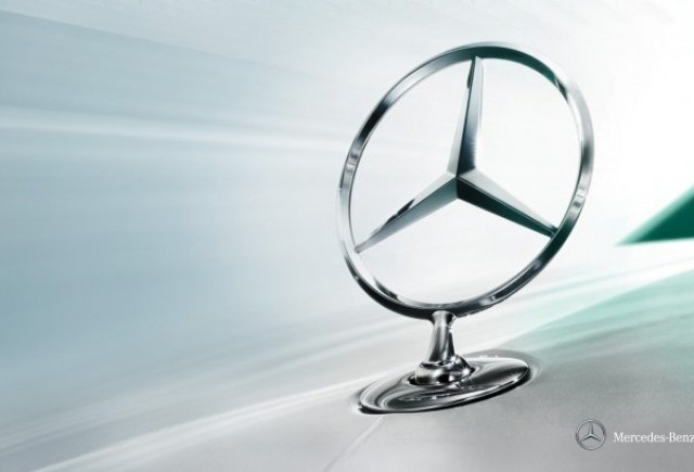 Mercedes, in continuare pe locul trei