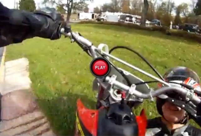 VIDEO: Iata cum casca poate salva viata motociclistilor