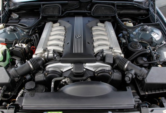 25 de ani de motoare BMW cu 12 cilindri