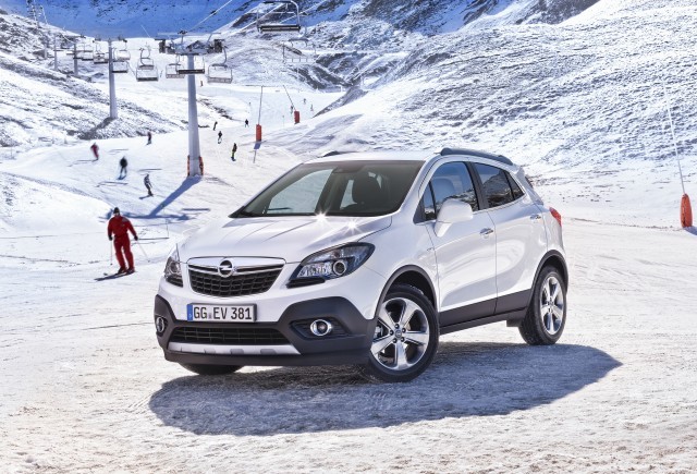 în siguranţă pe drumuri acoperite cu gheaţă şi zăpadă, alături de Opel