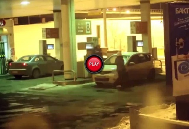 VIDEO: Nu doamna, nu cu benzina se spala parbrizul!