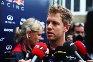 Vettel castiga la Sepang in urma unei curse controversate