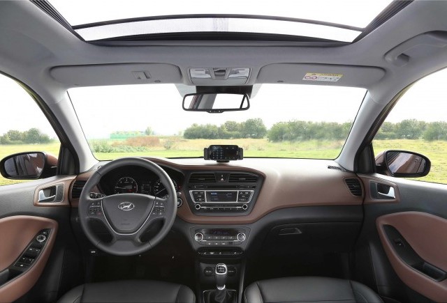 Hyundai dezvăluie interiorul noii generaţii i20