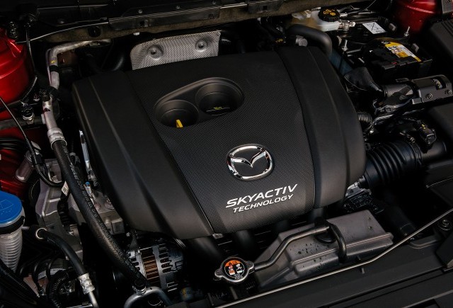 Mazda prezintă primul motor pe benzină din lume care va folosi aprindere prin compresie