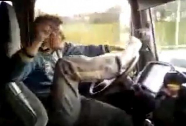 VIDEO: Cum conduce TIR-ul un sofer roman pe autostrada
