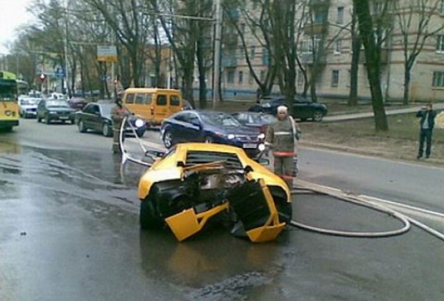 VIDEO: Un Lamborghini distrus