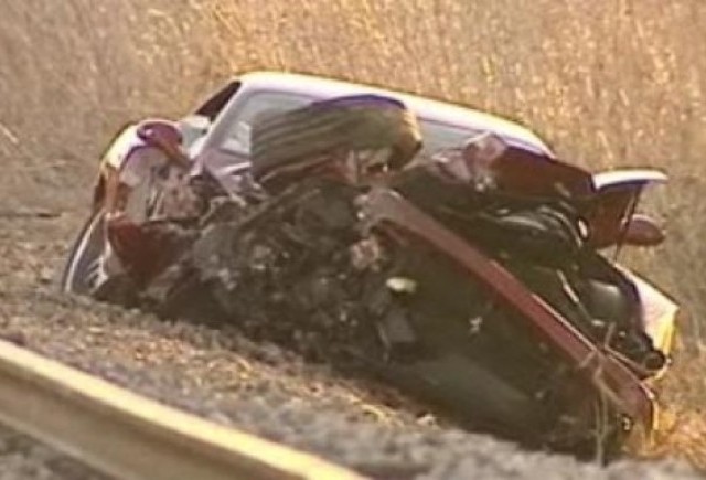 VIDEO: Un Ferrari facut zob de un tren