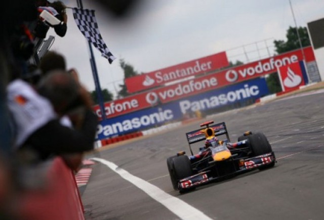 Mark Webber invinge la Nurburgring