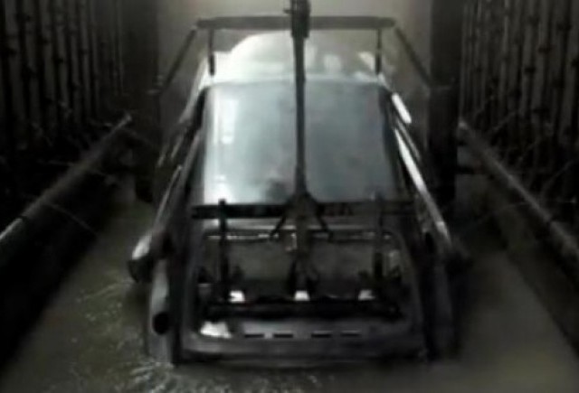 VIDEO: Cum se vopseste Bentley Mulsanne