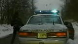 VIDEO: O femeie fura masina politiei27771