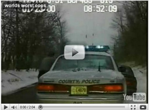 VIDEO: O femeie fura masina politiei!27741