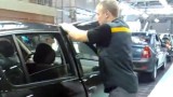 VIDEO: Cum se repara usile pe liniile asamblare Dacia26278