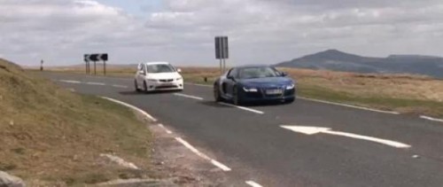 VIDEO: Audi R8 V10 vs Honda Civic Type R Mugen25940