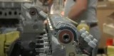 VIDEO: Productia motorului si sasiului Daciei Duster25499