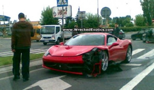 Primul accident cu Ferrari 458 Italia25293