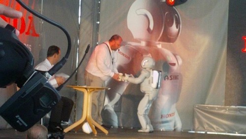 Galerie Foto: Honda prezinta robotul Asimo in Romania24975