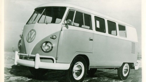 Volkswagen Transporter a implinit 60 de ani22181
