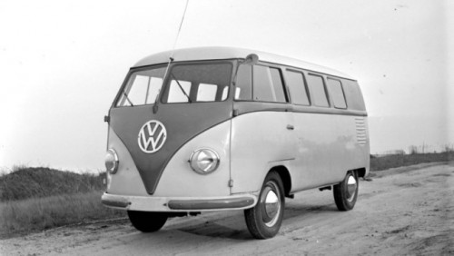 Volkswagen Transporter a implinit 60 de ani22183