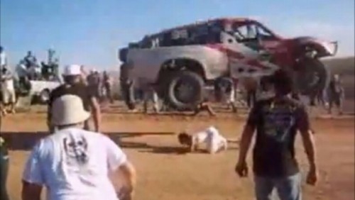 VIDEO: Salt cu masina peste un fan21871