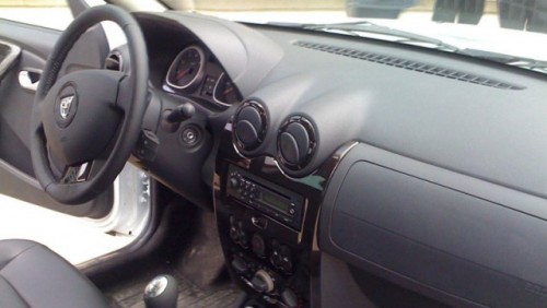 Primele imagini cu interiorul lui Dacia Duster17695